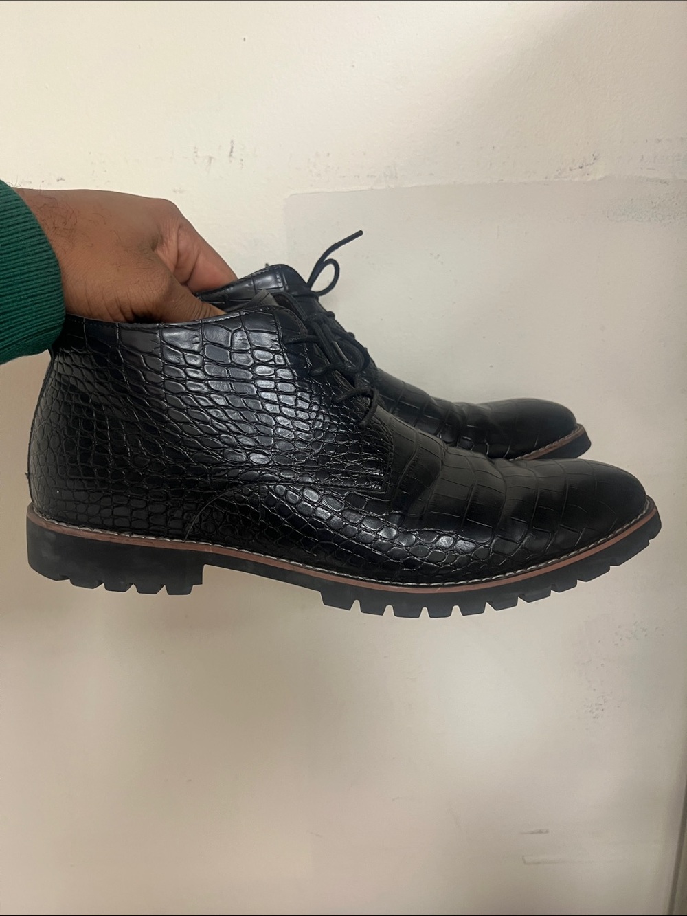 Men's Black Croc-Embossed Leather Chukka Boots